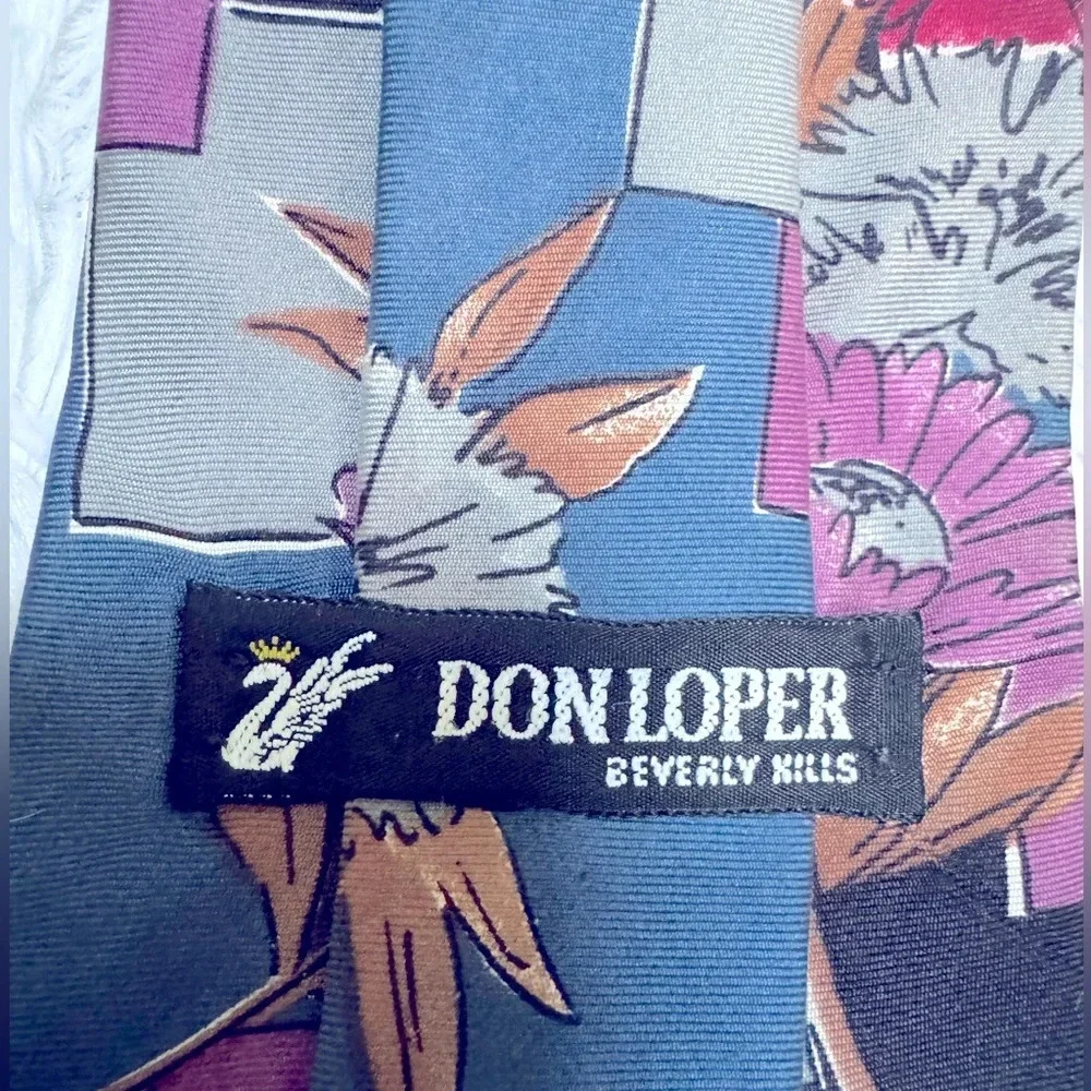 Don Loper of Beverly Hills-100% Italian silk blue w/floral geometric pattern tie
